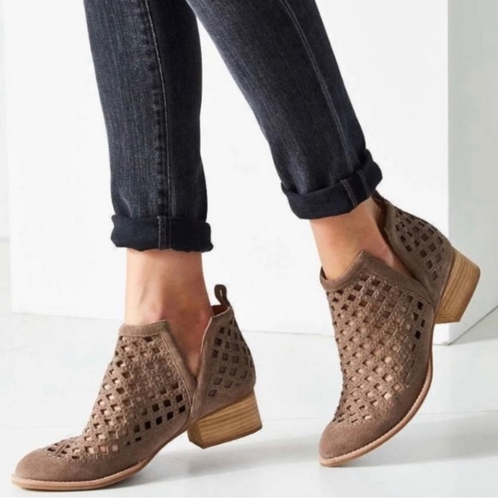NWOT JEFFREY CAMPBELL Taggart Bootie
